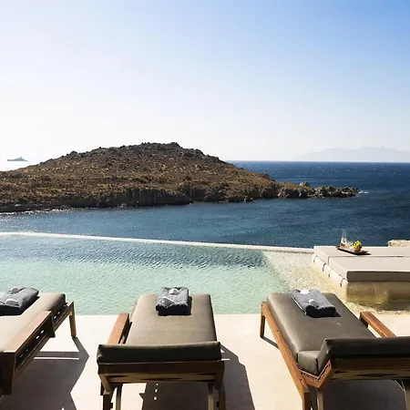 Waterfront With Private Pool *