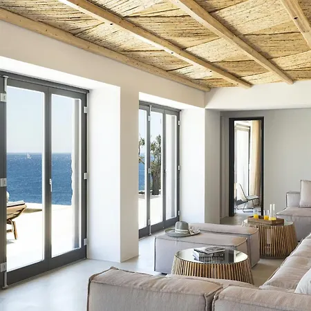 Villa Waterfront With Private Pool