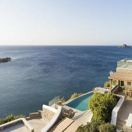 Villa Waterfront With Private Pool *